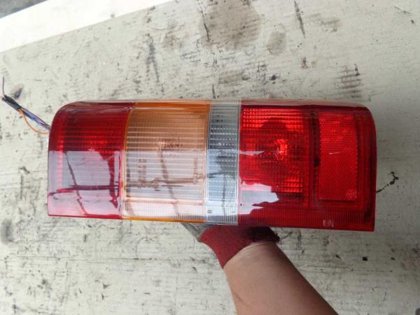 FEU ARRIERE DROIT FORD COURRIER - Vue 1